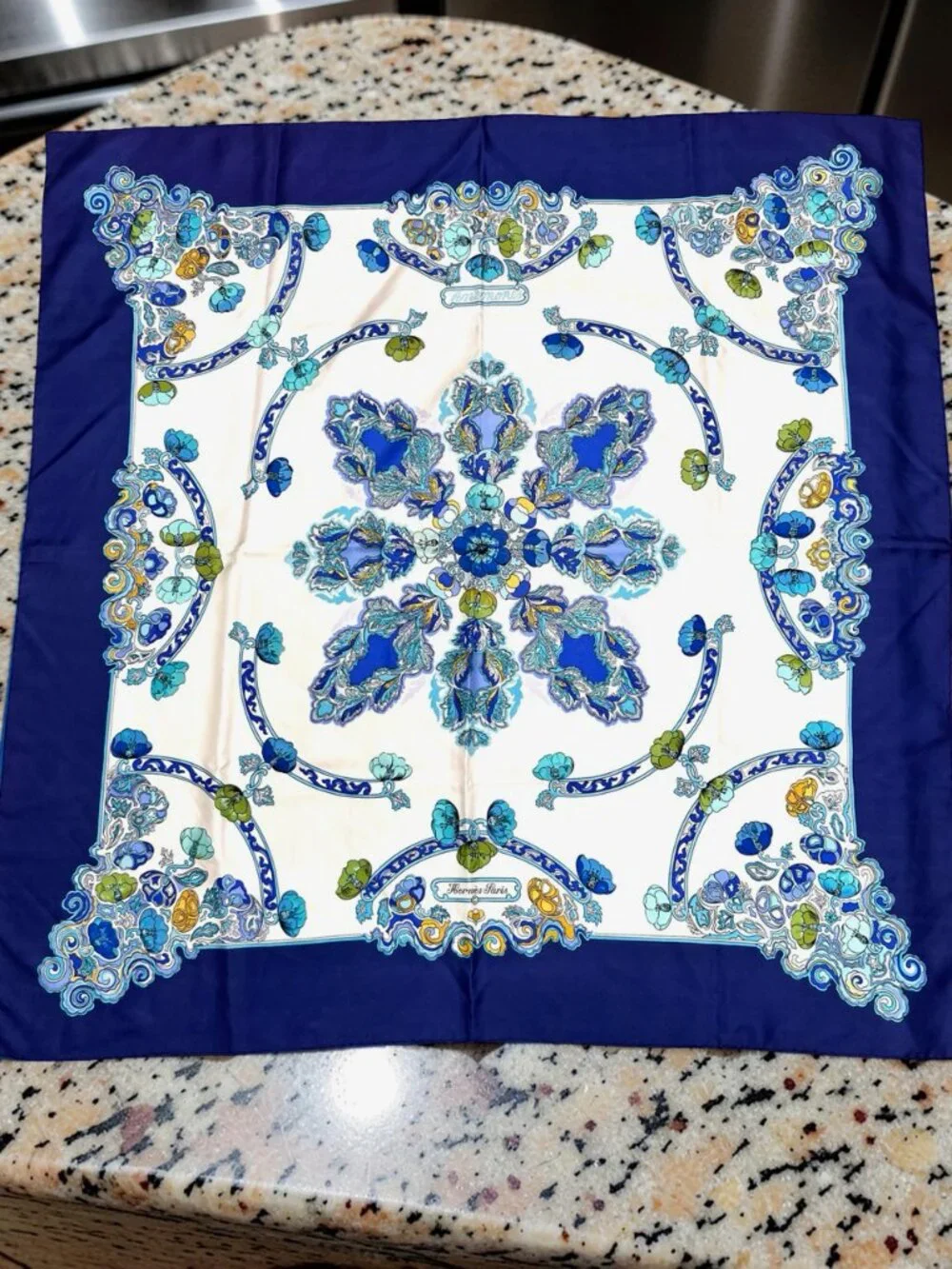 Anémones Hermes Paris  Silk  Scarf  34" Ivery Blue Purple Floral Pattern  (26) - Picture 3 of 16